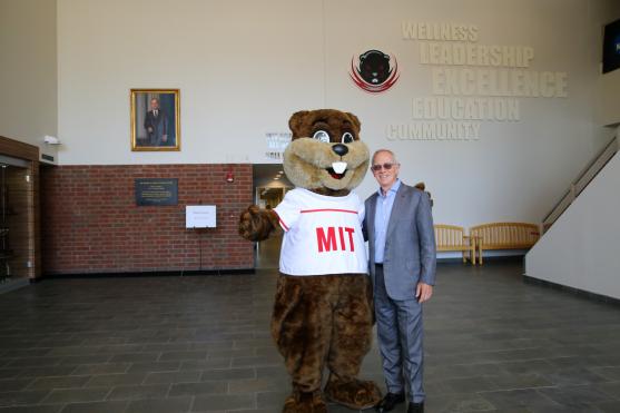 President Rafael Reif poses with Tim the Beaver at Graduate Student Orientation 2022