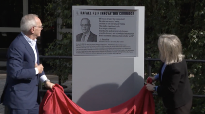 Rafael Reif and President Sally Kornbluth look at the plaque for the L. Rafael Reif Innovation Corridor